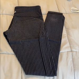Lululemon low rise Wunder Under pinstripe size 6